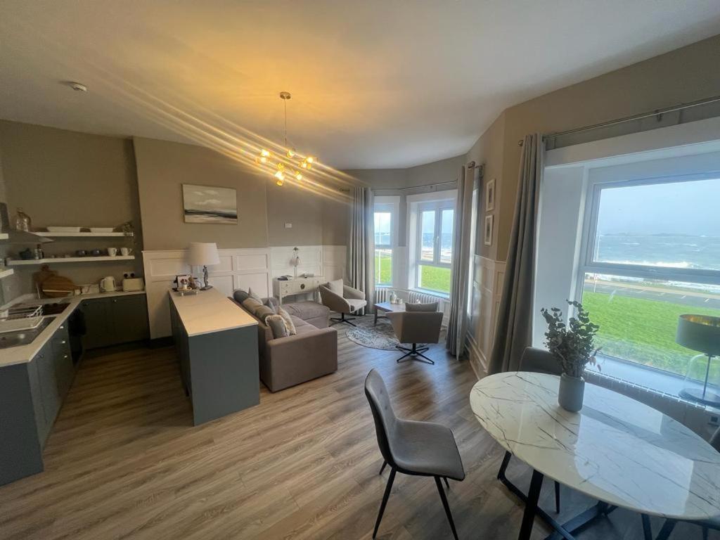 No 6 Sea Whisper Apartment Portrush Bagian luar foto